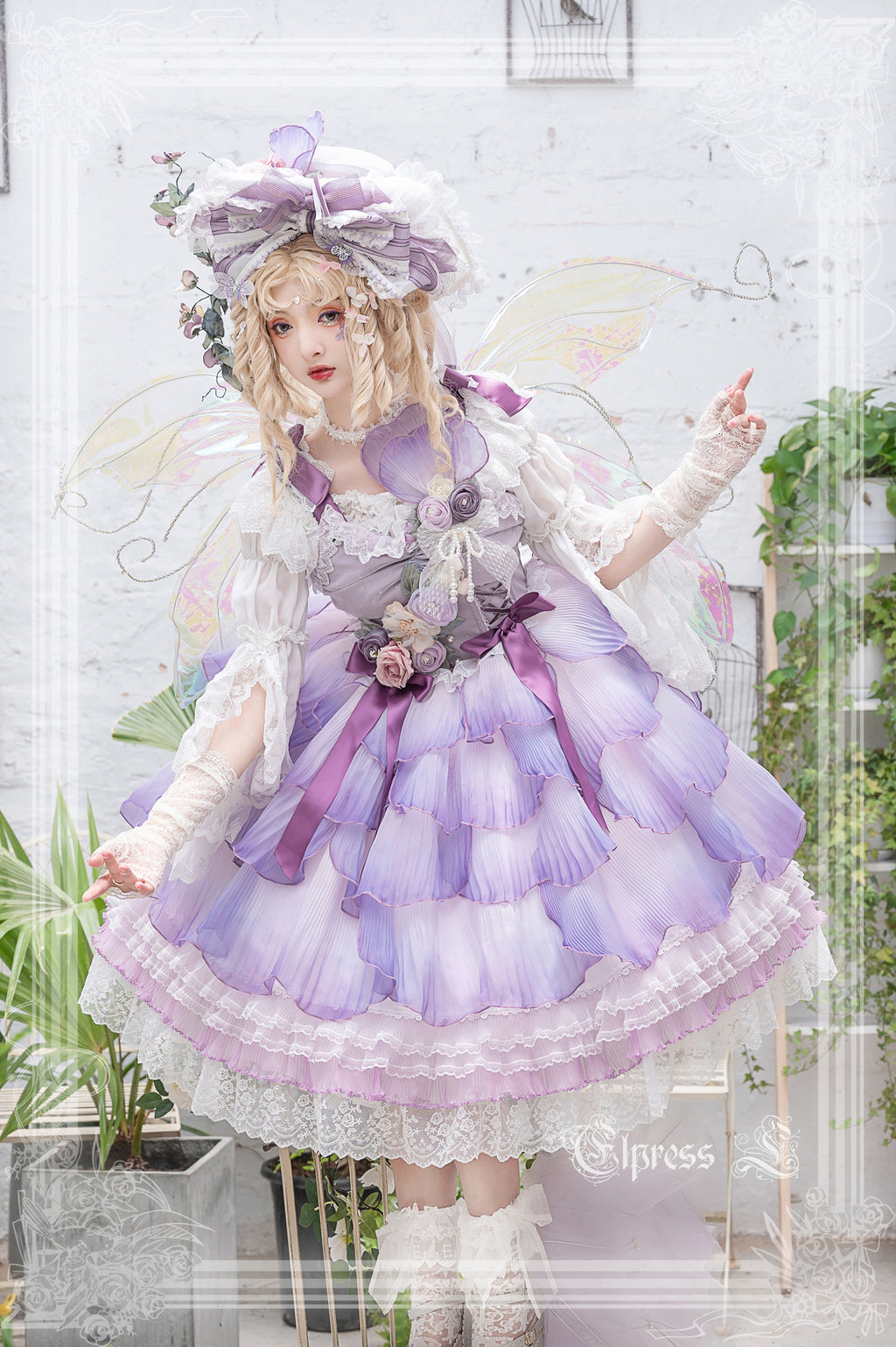花びら揺れる 八重咲きのローズプリンセスドレス