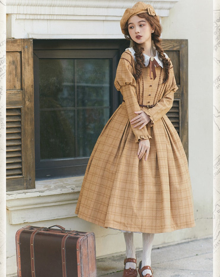 White collar dress with classical lattice pattern