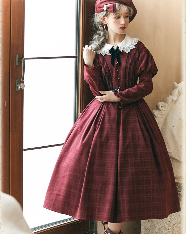White collar dress with classical lattice pattern