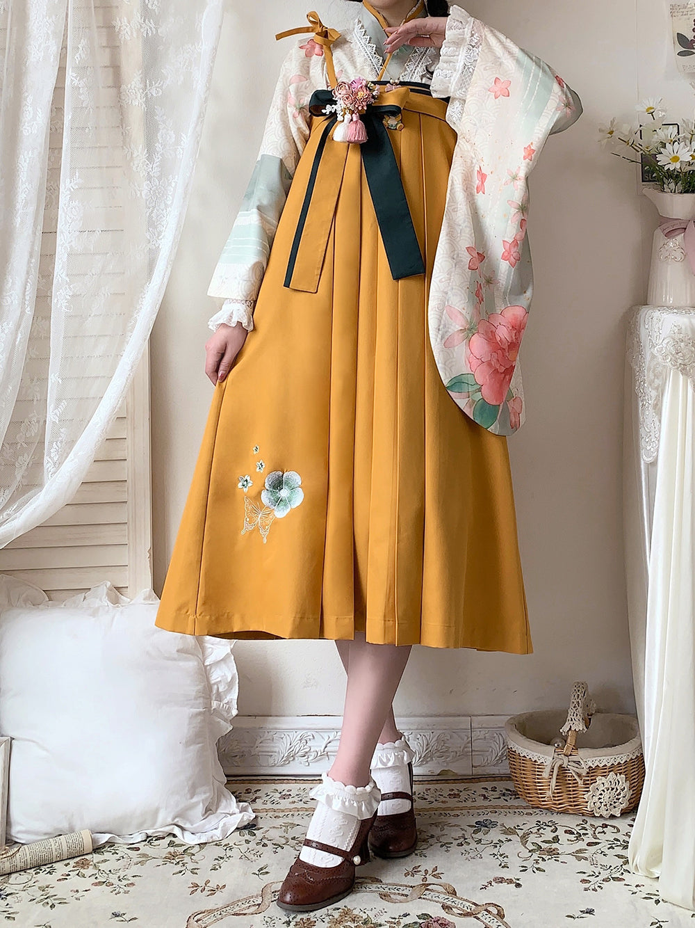 Camellia flower embroidery and butterfly hakama skirt