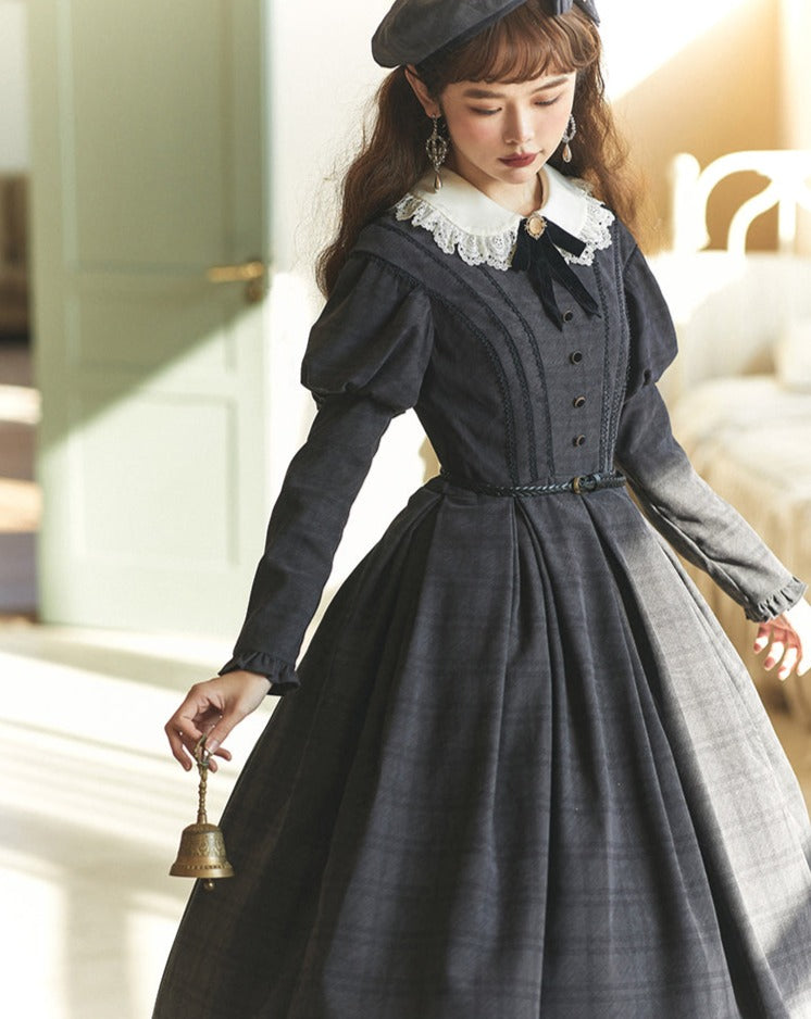 White collar dress with classical lattice pattern