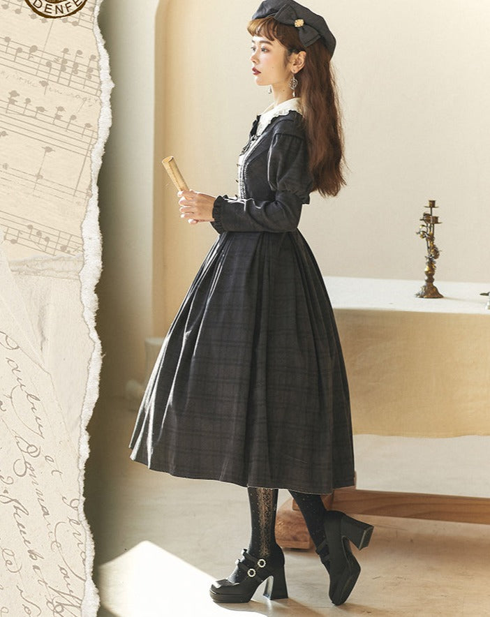 White collar dress with classical lattice pattern