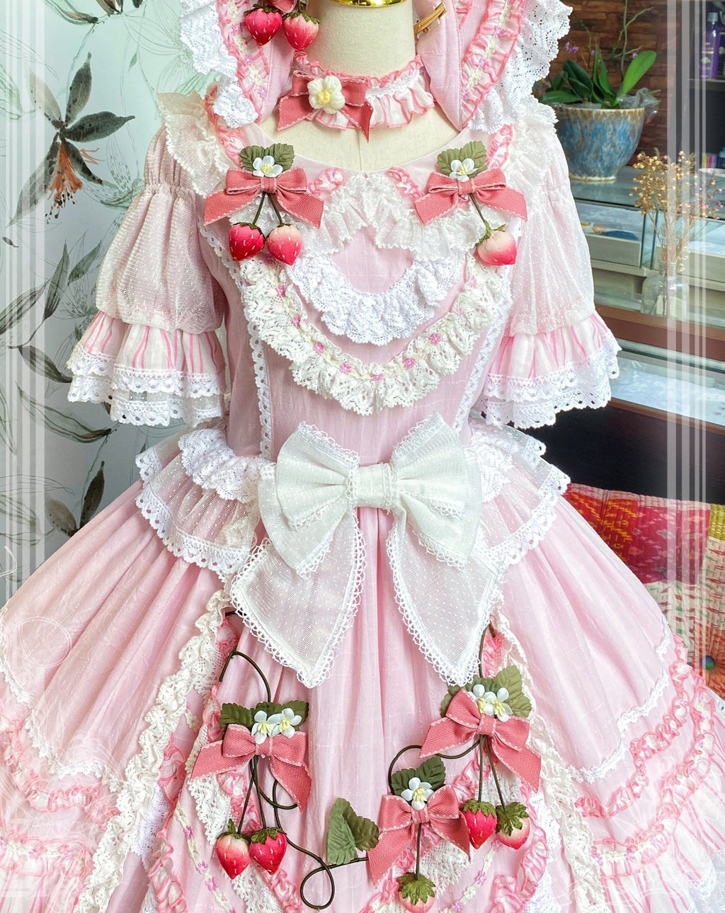 Strawberry princess dress with ruffles and ribbons in 4 colors
