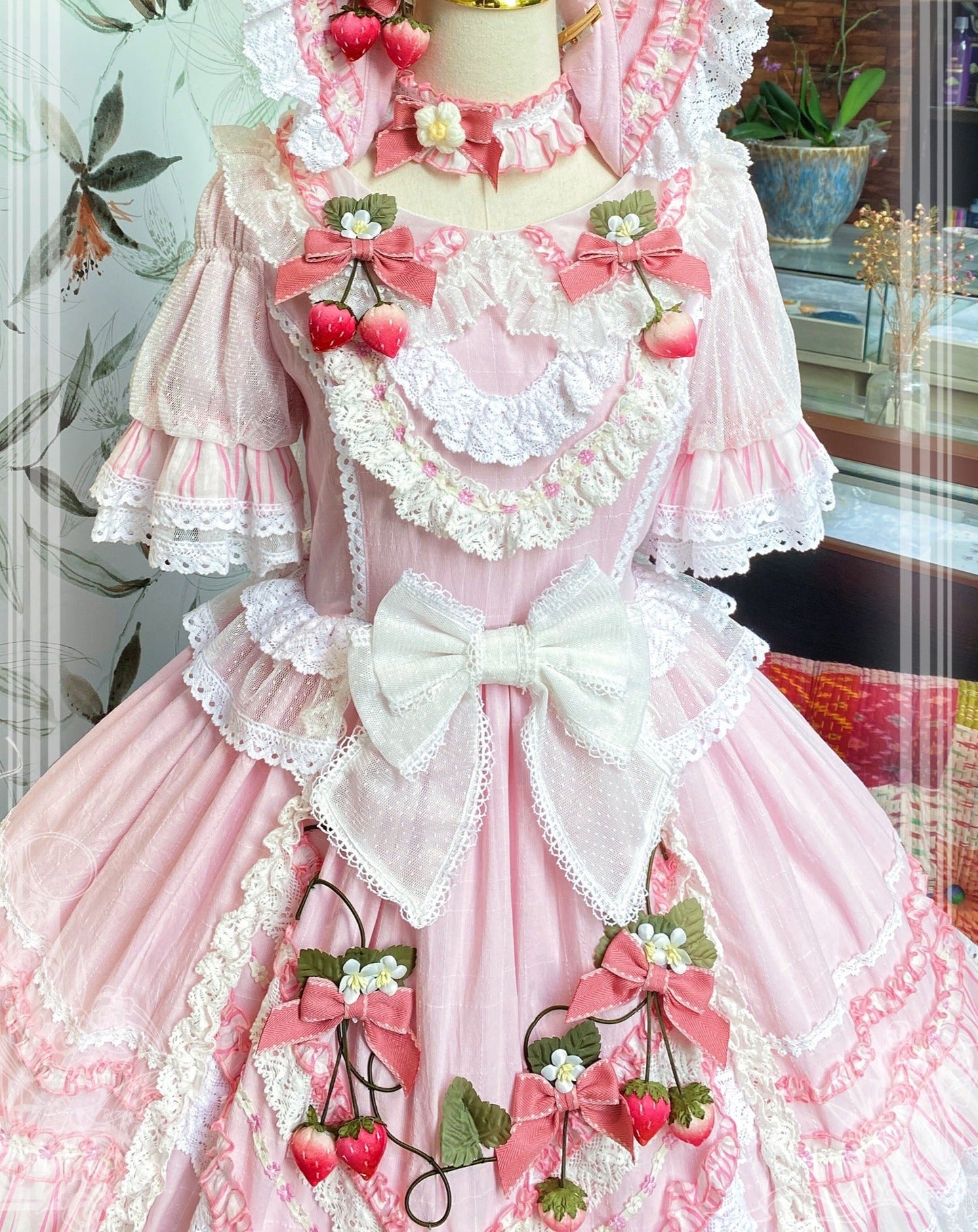 Strawberry princess dress with ruffles and ribbons in 4 colors