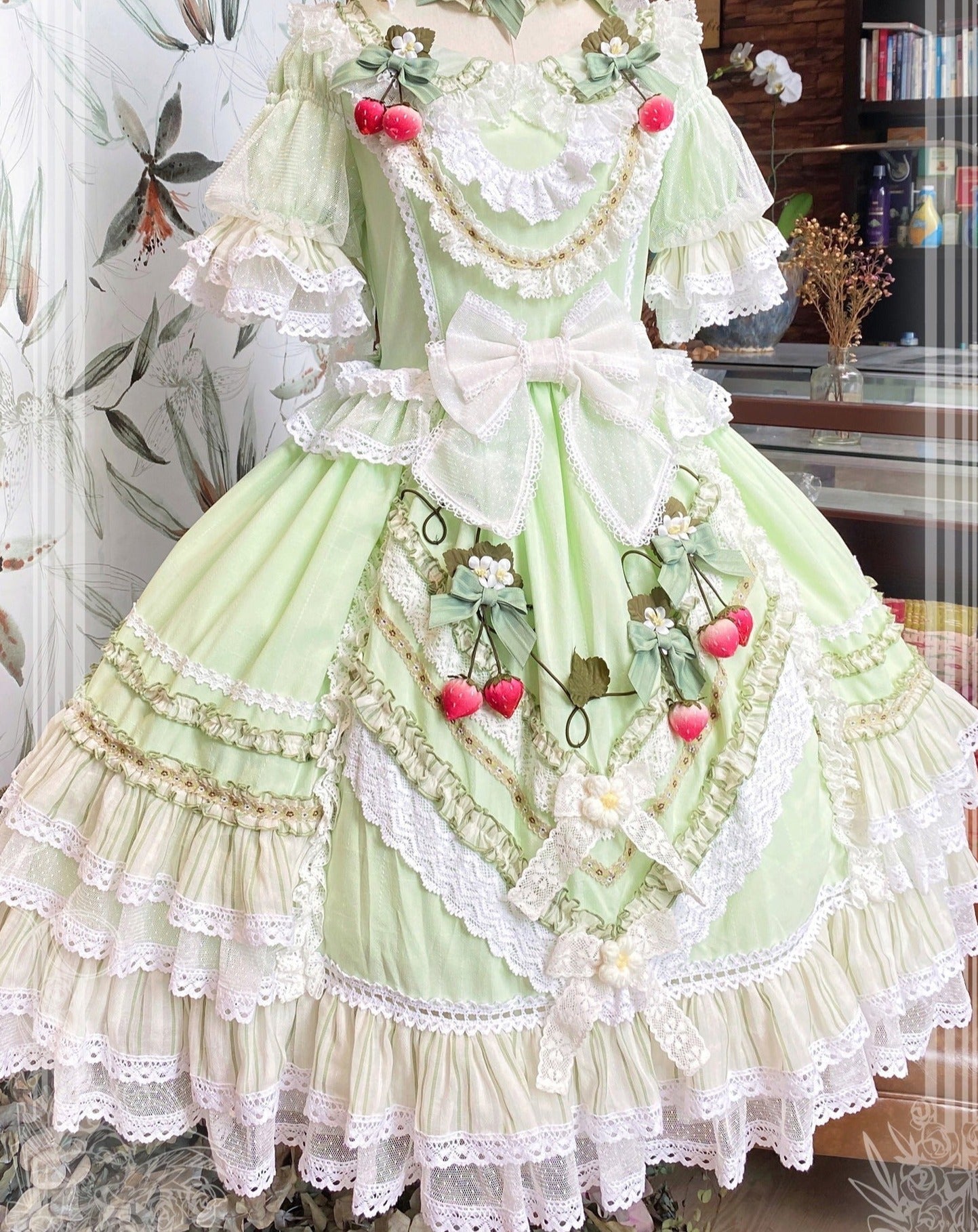 Strawberry princess dress with ruffles and ribbons in 4 colors