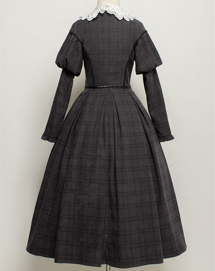 White collar dress with classical lattice pattern