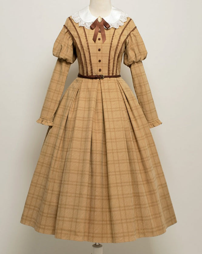 White collar dress with classical lattice pattern