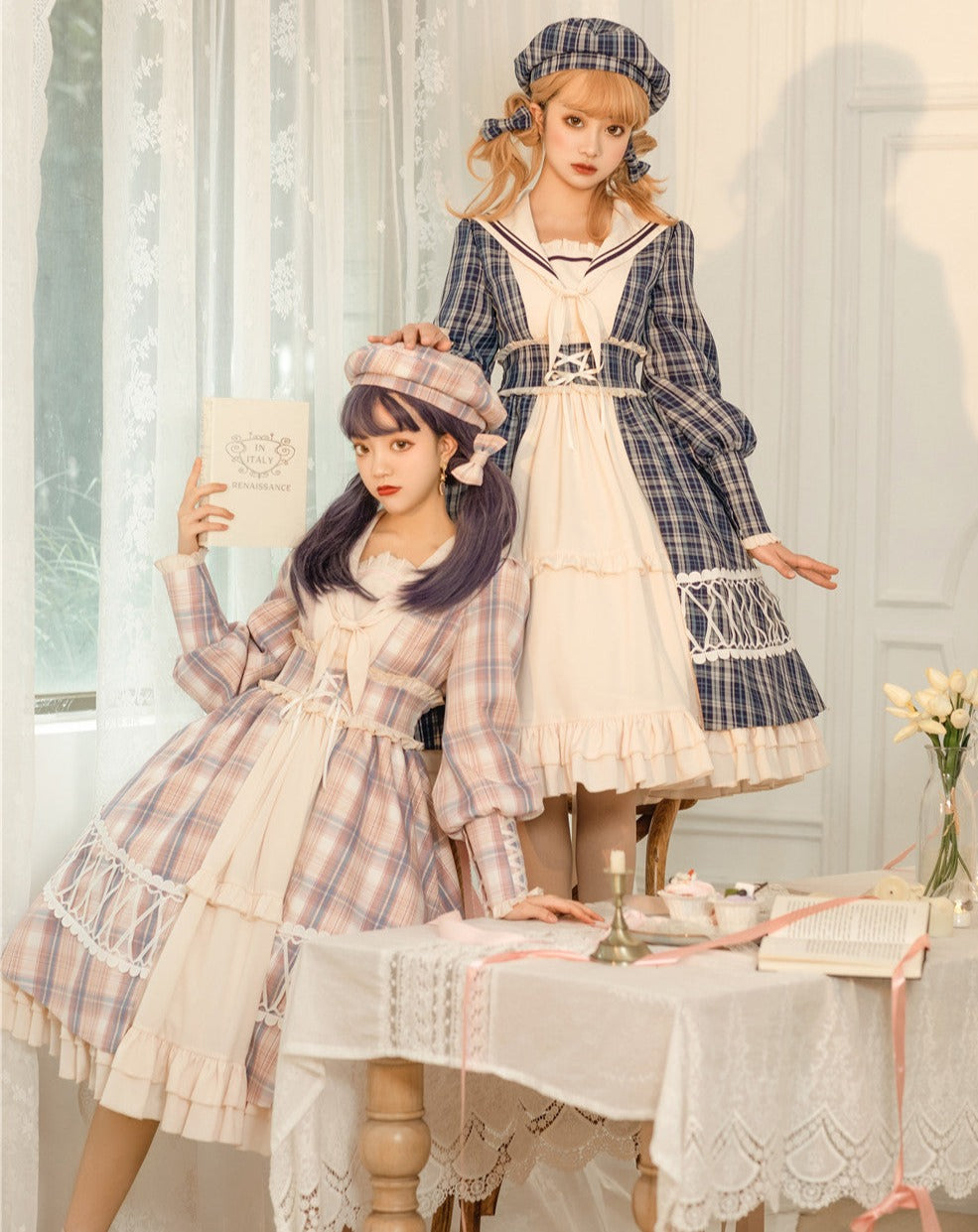 パリの女学生 チェックのセーラーカラーワンピースとベレー帽