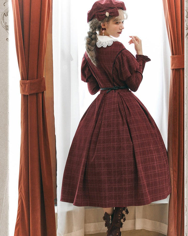 White collar dress with classical lattice pattern