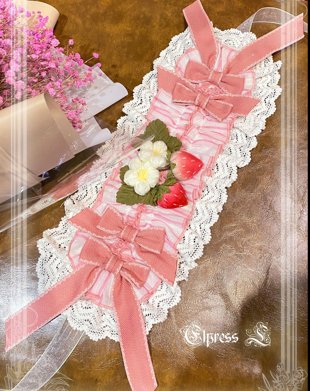 [Simultaneous purchase only] Frill and ribbon strawberry princess brooch, bonnet, choker, etc.