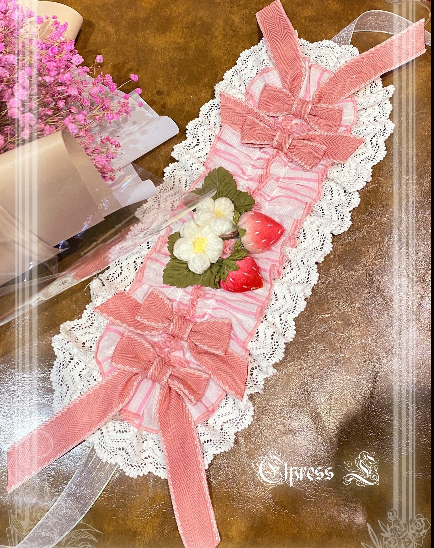 [Simultaneous purchase only] Frill and ribbon strawberry princess brooch, bonnet, choker, etc.