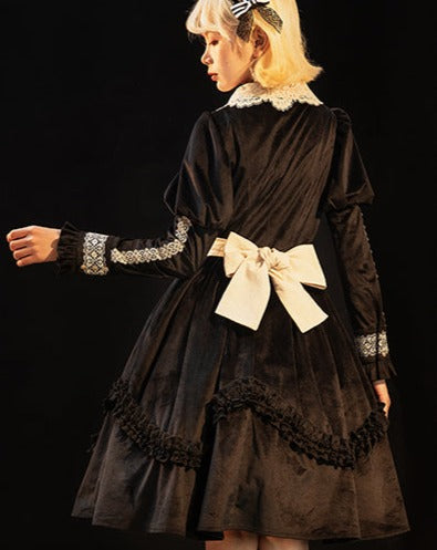 Evening Prayer velvet lace collar dress