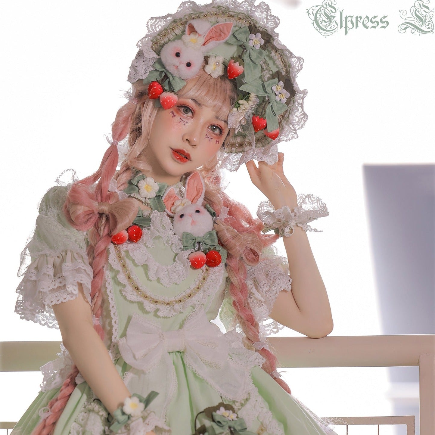 [Simultaneous purchase only] Frill and ribbon strawberry princess brooch, bonnet, choker, etc.