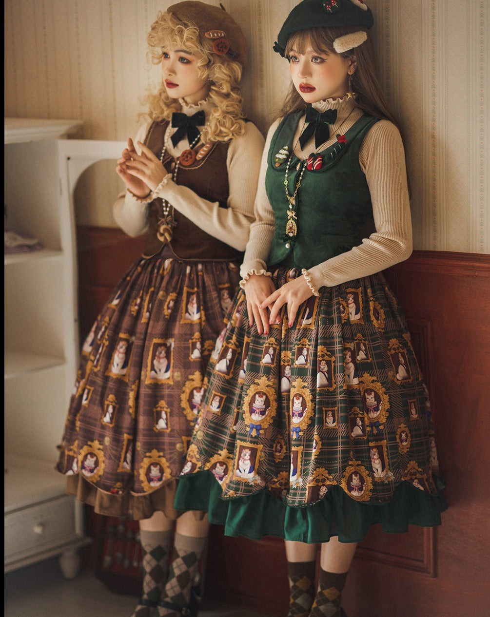 [Pre-order] Frame Cat and Checkered Layered Skirt