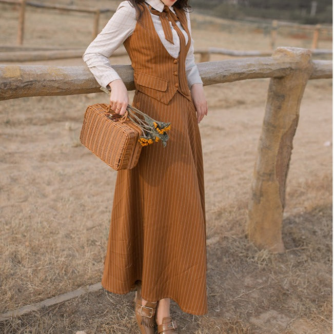 English elegant trad vertical stripe setup