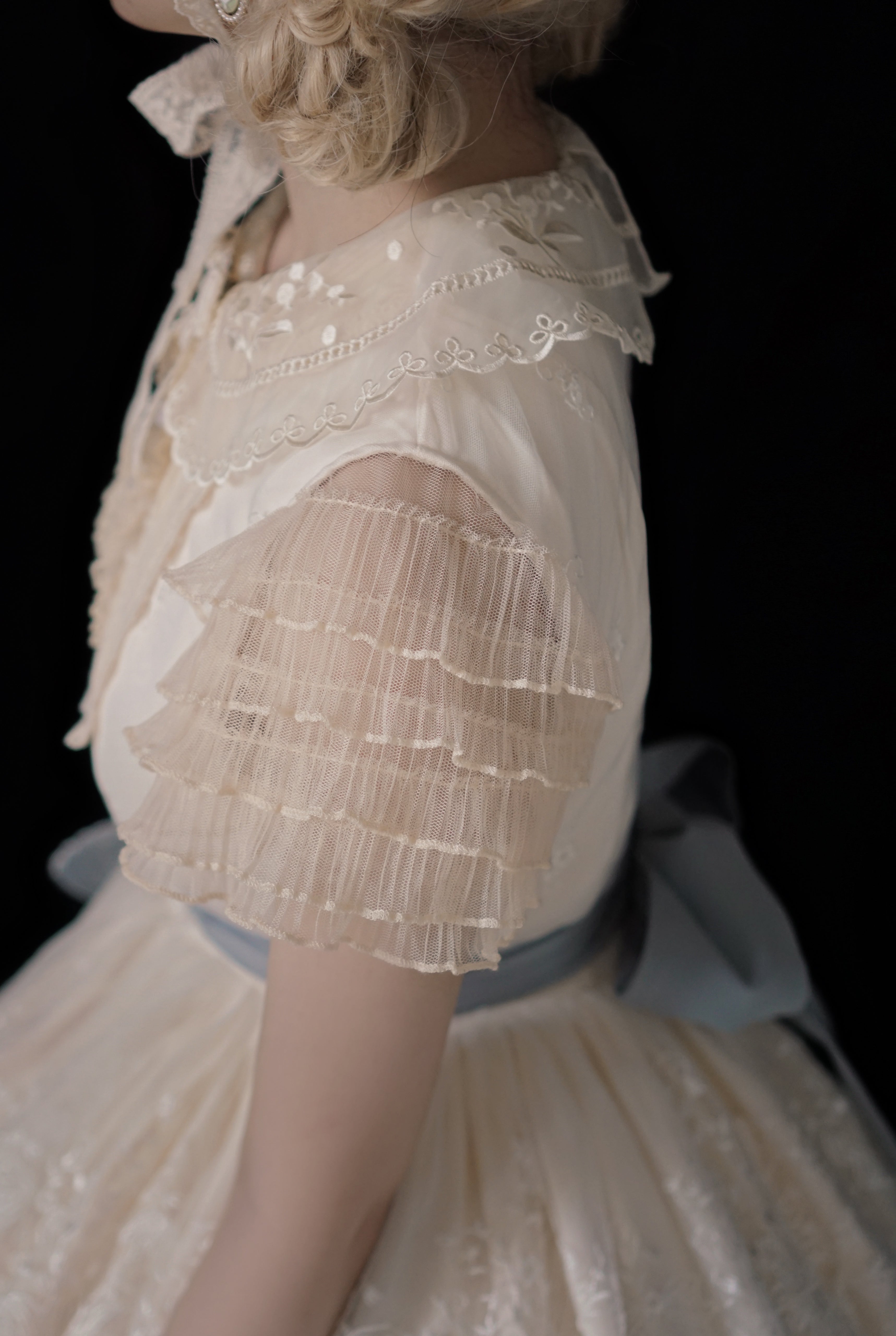 [Pre-order] Lily of the Valley Flower Embroidered Three-Tier Lace Dress (Mid-Length)