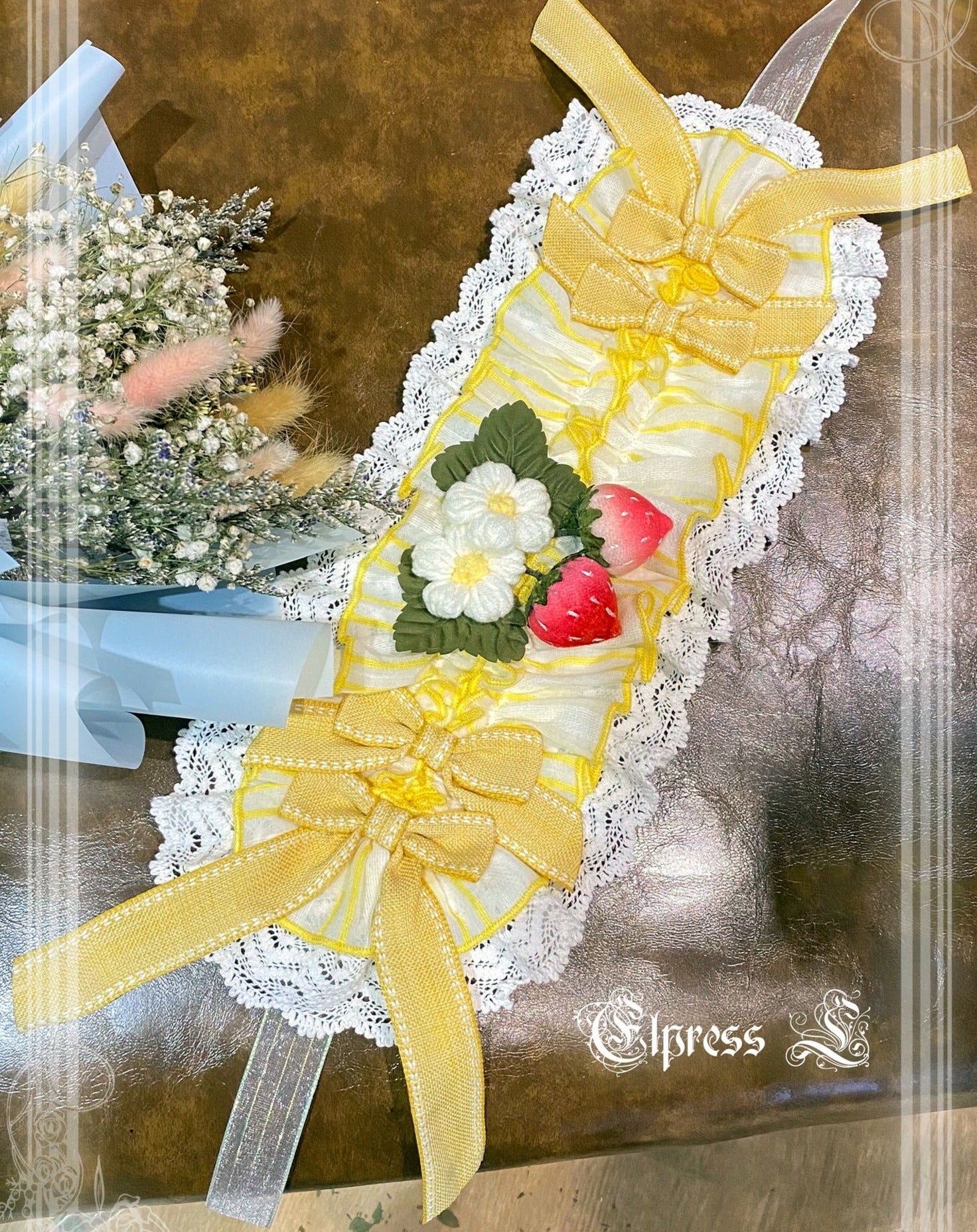[Simultaneous purchase only] Frill and ribbon strawberry princess brooch, bonnet, choker, etc.