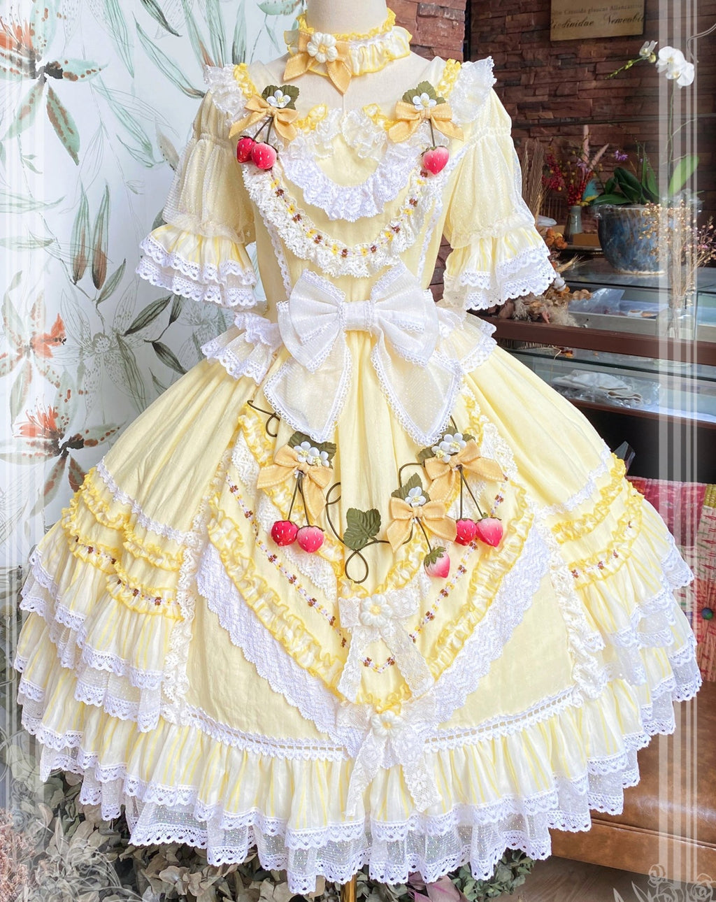 Strawberry princess dress with ruffles and ribbons in 4 colors