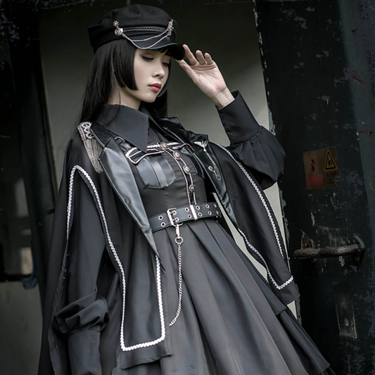 漆黒のミリタリーロリィタ軍服風マントとキャップ