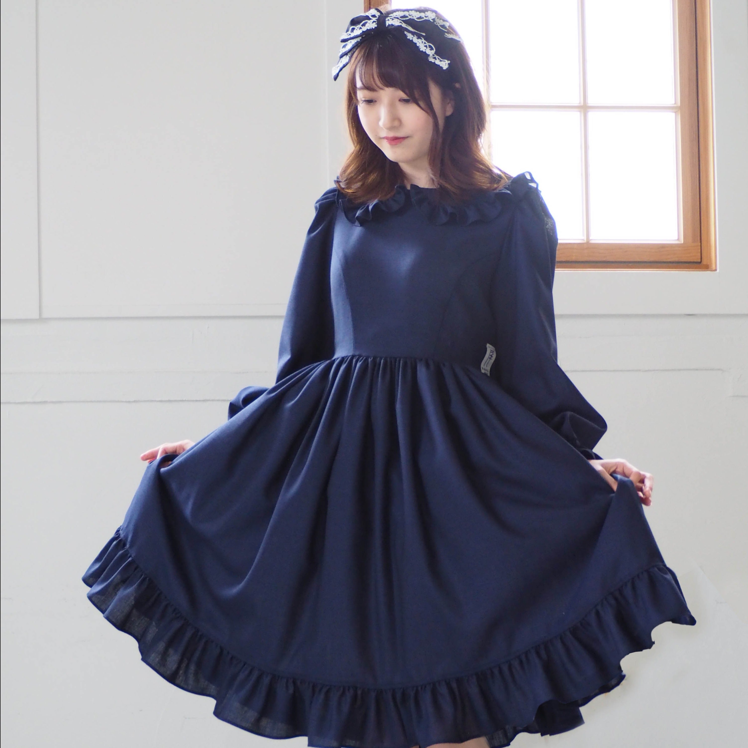 [Bishu Lolita] A special everyday dress that will make you a princess forever (dark blue long sleeves)